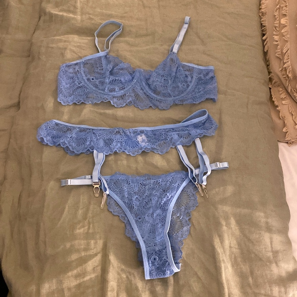 Lingerie set with garter belt blue size medium wash straight